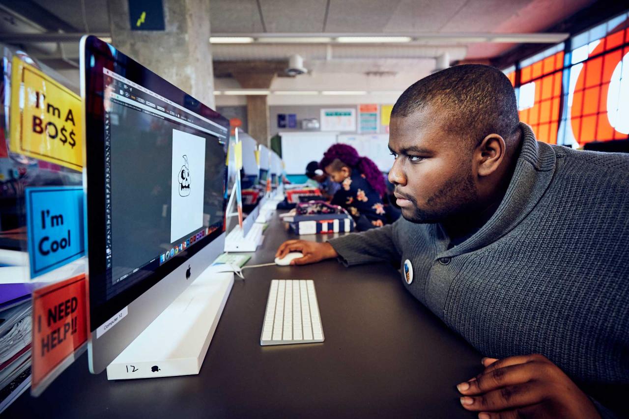 What does a graphic designer do